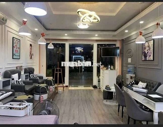 Tôi cần bán nhà mặt phố Âu Cơ 7tầng thang máy full nội thất.