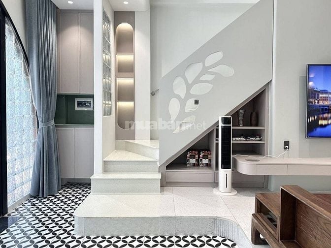 KẸT TIỀN!! Bán nhà Lý Tự Trọng, phường Bến Thành, Quận 1, Giá 6,29 tỷ