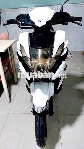 Bán xe Novo 5 trắng đen 2012, xe gia đình sử dụng.