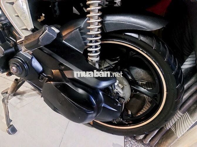 Bán xe Novo 5 trắng đen 2012, xe gia đình sử dụng.