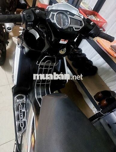 Bán xe Novo 5 trắng đen 2012, xe gia đình sử dụng.