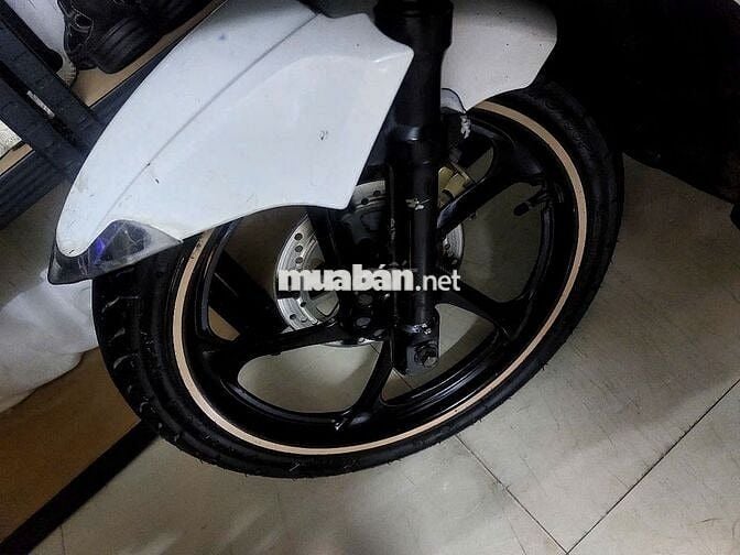 Bán xe Novo 5 trắng đen 2012, xe gia đình sử dụng.