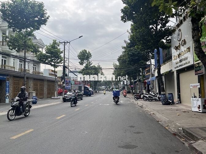 BÁN XƯỞNG 1.900M2 50X38 TRUNG TÂM ĐÔNG HOÀ GẦN BIGC GO