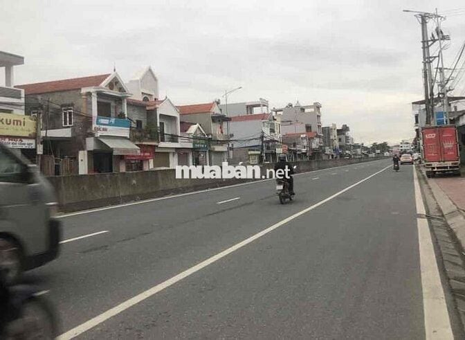 Nhà 1 tầng 200m2 đất ngang 10m mặt tiền QL 10 Kênh Giang 9,9 tỷ