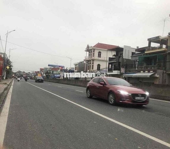 Nhà 1 tầng 200m2 đất ngang 10m mặt tiền QL 10 Kênh Giang 9,9 tỷ