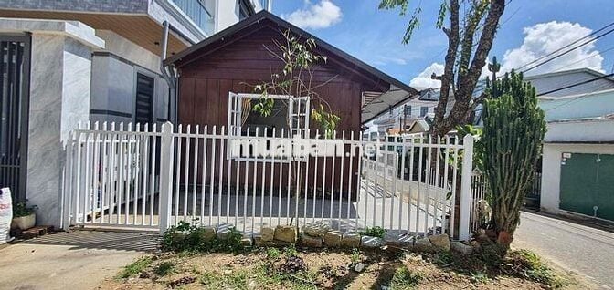 cho thuê ngôi nhà nhỏ cổ xưa, mặt tiền,đầy đủ tiện nghi