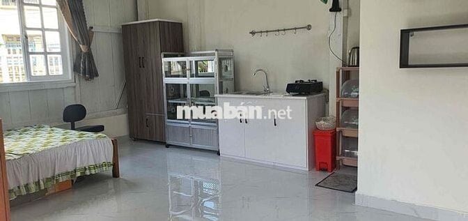 cho thuê ngôi nhà nhỏ cổ xưa, mặt tiền,đầy đủ tiện nghi