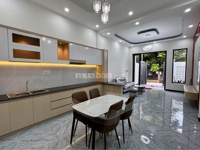 Nhà gần chợ đầu mối Bình điền giá 720tr đầy đủ nội thất, dọn vô ở ngay