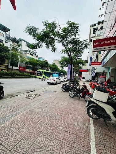 Bán nhà mặt phố Nguyễn Văn Cừ 60m2, 5 tầng, MT 4,5m, vị trí đẹp, 25 tỷ