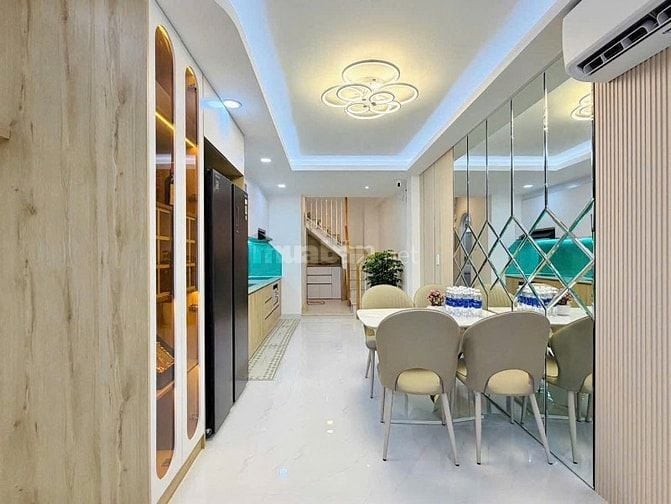 Nhà vị trí vàng 5 phút ra Ngã Tư Hàng Xanh 33m2 giá 2tỷ950 Bình Thạnh