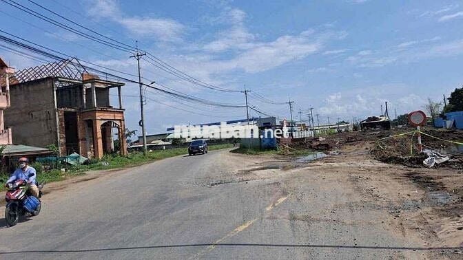 Bán Xưởng gần vành đai 3 1697m2 xưởng góc bán 30 tỷ