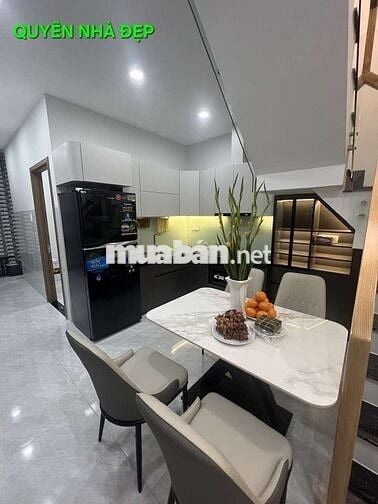 SIÊU PHẨM NHÀ PHỐ 2 TẦNG NGAY CHỢ MỚI HOÀN THIỆN - FULL NỘI THẤT