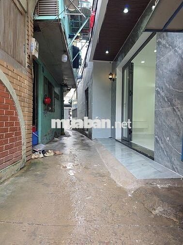 Nhà Bán 1 trệt 2 lầu đúc NHÀ ĐẸP Ở LIỀN ngang4.5mx5m 2 phòng ngủ