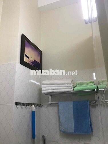 hẻm xe hơi tới cửa , rất an ninh , đường cao không ngập nước