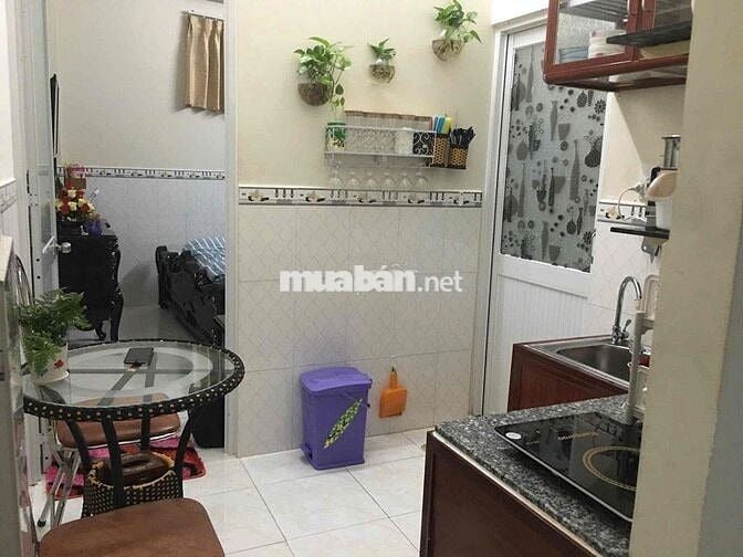 hẻm xe hơi tới cửa , rất an ninh , đường cao không ngập nước