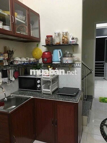 hẻm xe hơi tới cửa , rất an ninh , đường cao không ngập nước