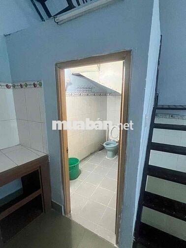 Cần cho thuê gấp nhà nguyên căn. đường Nguyên Hồng. hẻm 76: