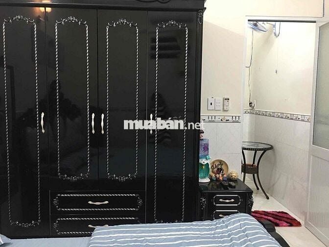 hẻm xe hơi tới cửa , rất an ninh , đường cao không ngập nước