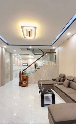 Cho thuê nhà nguyên căn, rộng rãi, tiện nghi.