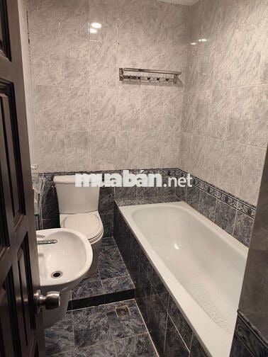 Cần cho thuê phòng dài hạn ở Thái Văn Lung, Quận 1