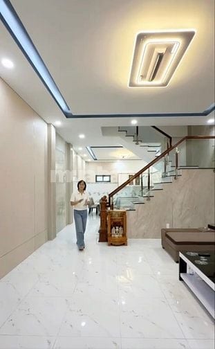 Cho thuê nhà nguyên căn, rộng rãi, tiện nghi.