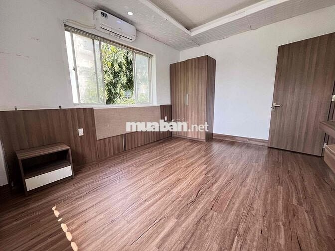 CHUNG CƯ 1 PHÒNG NGỦ-BAN CÔNG LỚN SÁT CITY LAND