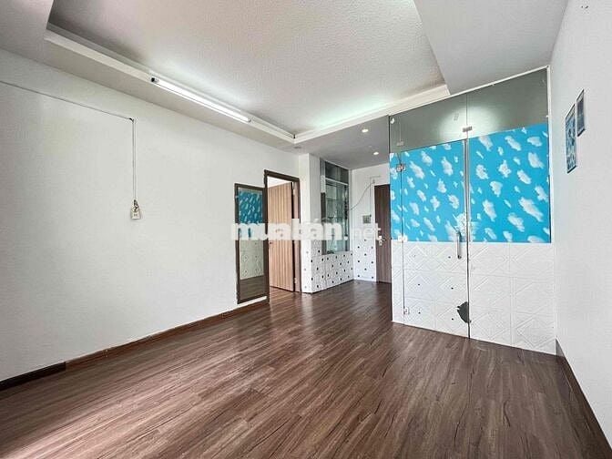 CHUNG CƯ 1 PHÒNG NGỦ-BAN CÔNG LỚN SÁT CITY LAND