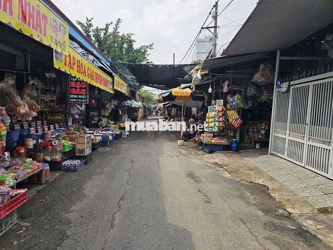 Nhà mặt tiền kế bên chợ, gần Vincom550 Dĩ An vào 300m