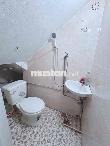 Cho thuê phòng 2tr7 ( thêm 1 người + 800k )