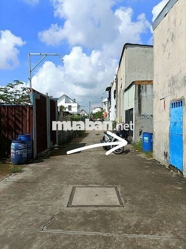 Bán đất Hóc Môn, 2 mặt tiền trước và sau điều thông. Xây 2 căn ok