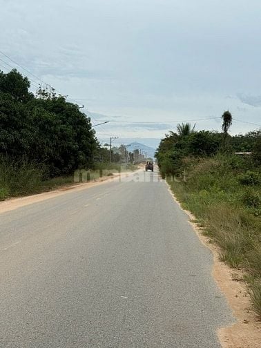 Lô đất mặt tiền 10x70m, mặt tiền DT749B