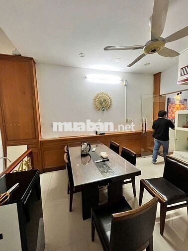 Nhà cho thuê phường Bến Nghé Q1 5x20m 7PN 8WC