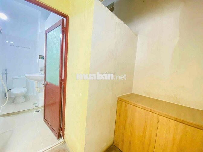 CĂN STUDIO CÓ BAN CÔNG NGAY NGÃ TƯ GA-GẦN ĐH VĂN HIẾN-NTTU-