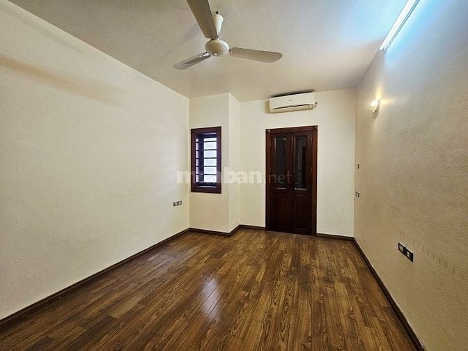 Phố Cầu Giấy – Ô Tô Tránh – 135 M2 – 4 Tầng – MT 7.2 M – Giá 43.7 Tỷ. 