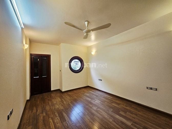 Phố Cầu Giấy – Ô Tô Tránh – 135 M2 – 4 Tầng – MT 7.2 M – Giá 43.7 Tỷ. 