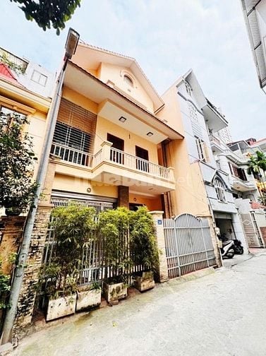 Phố Cầu Giấy – Ô Tô Tránh – 135 M2 – 4 Tầng – MT 7.2 M – Giá 43.7 Tỷ. 