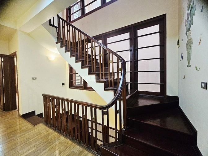 Phố Cầu Giấy – Ô Tô Tránh – 135 M2 – 4 Tầng – MT 7.2 M – Giá 43.7 Tỷ. 