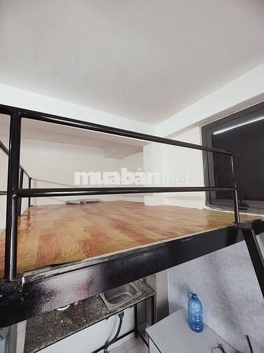 Phòng gác đẹp cửa sổ trời rộng ban công gần BV Chợ rẫy, đầm sen nước