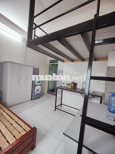 Phòng gác đẹp cửa sổ trời rộng ban công gần BV Chợ rẫy, đầm sen nước