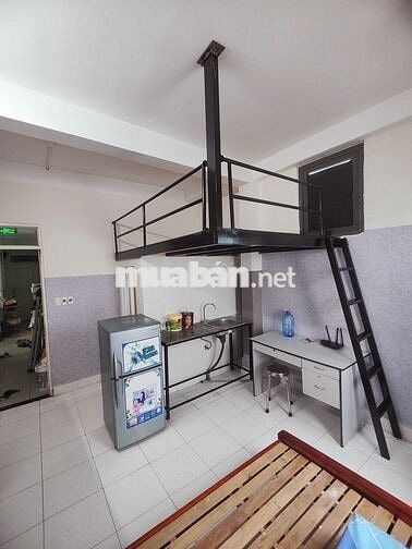 Phòng gác đẹp cửa sổ trời rộng ban công gần BV Chợ rẫy, đầm sen nước