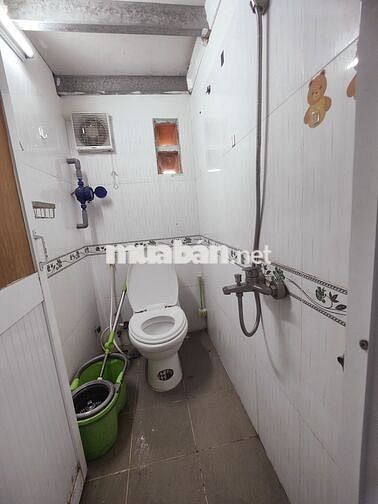 Phòng gác đẹp cửa sổ trời rộng ban công gần BV Chợ rẫy, đầm sen nước