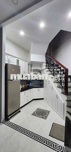 Cho thuê nhà Ngay Hẻm 214 Nguyễn Trãi P.Nguyễn Cư Trinh Q1 5x7m 4T 3PN