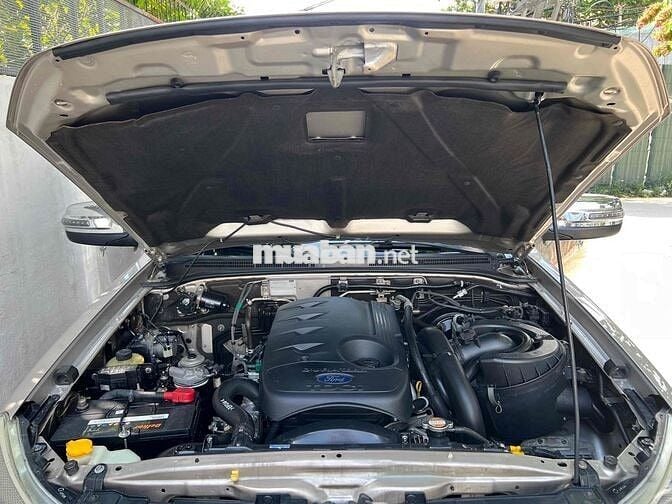Ford Everest LIMITED 2.5L máy dầu số tự động 2011