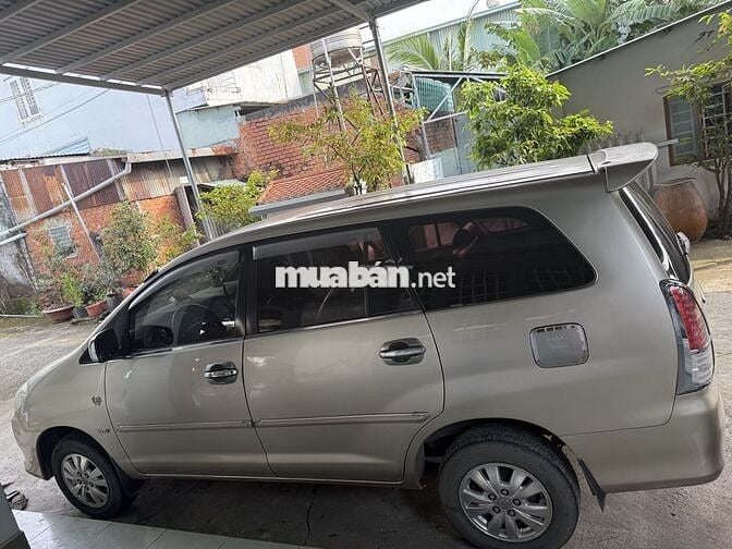 Toyota Innova 2011 G - 200000 km