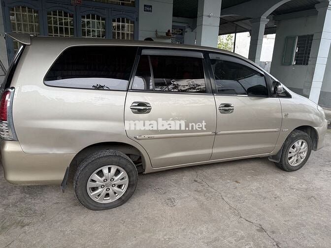 Toyota Innova 2011 G - 200000 km