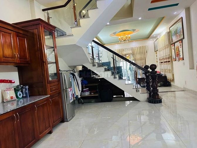 Chỉ 8 tỷ 1, MT Trần Hưng Đạo, 4 Tầng, Ngang 4.5, Sổ Hoàn Công Đầy Đủ