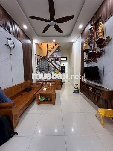 Nhà Dân Xây 45m2 x 3 Tầng Ngay Ngã Tư Thạch Bàn – Cổ Linh – Nhỉnh 7 tỷ