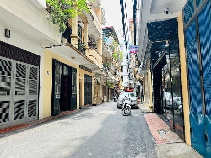 Cần bán nhà ngõ phố Lê Trọng Tấn, ngõ oto tránh, 60m2, 5 tầng, MT 5m.