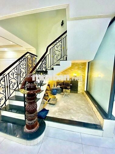 CỰC PHẨM Q3! Cho thuê nhà 99C Võ Văn Tần, 1 trệt 4 lầu, DTSD 450m2