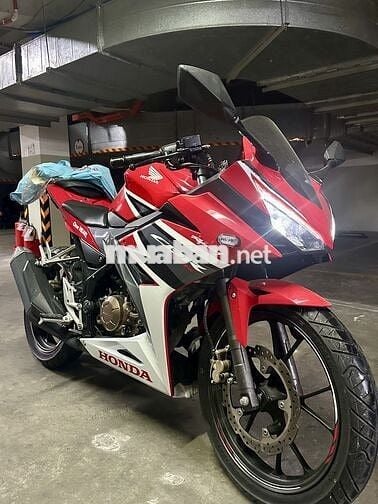 Cần bán Cbr150r đi ít mới 6400 km